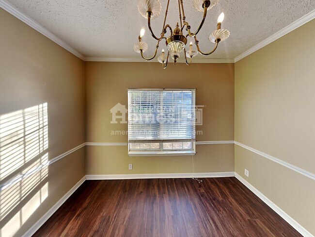 Foto del edificio - 2339 Surrey Ln