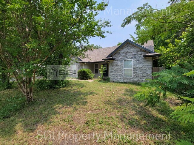 Building Photo - 1128FM1827