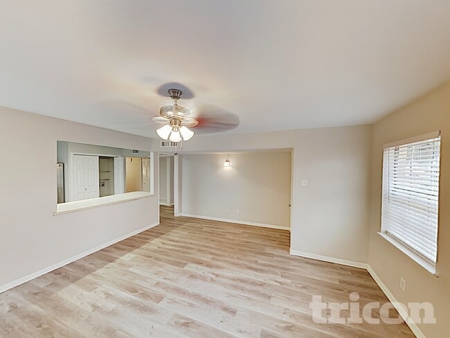 Foto del edificio - 4114 Hartford Dr