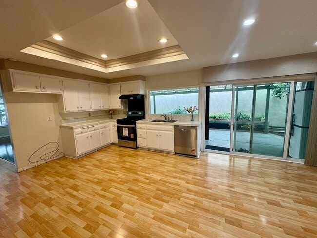 Building Photo - Charming 3 bedroom home in a great family ...