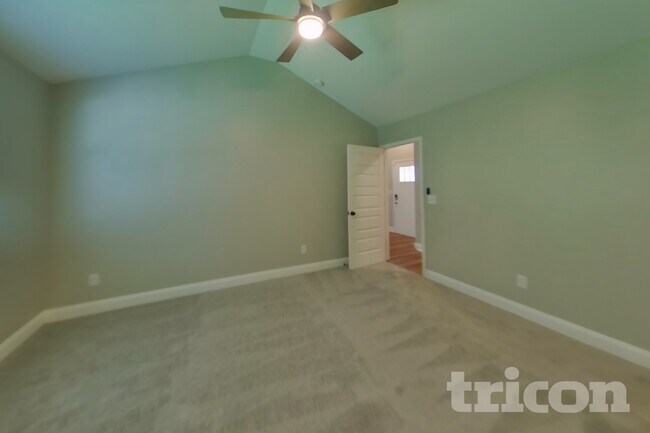 Building Photo - 341 Green Hills Dr