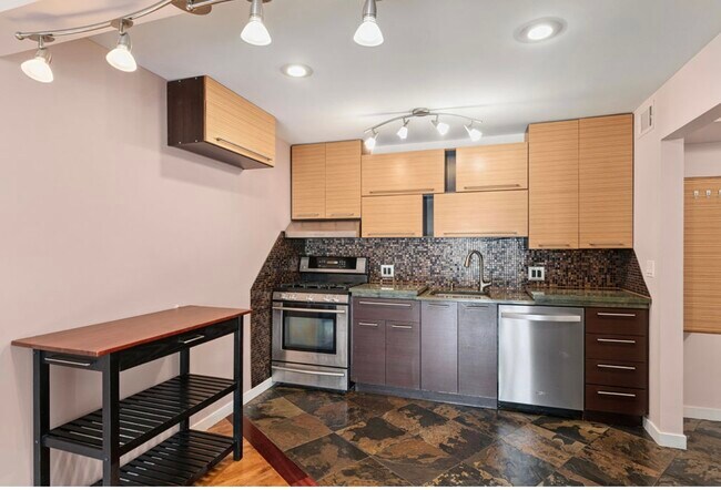 Foto del edificio - 5400 Carriageway Dr