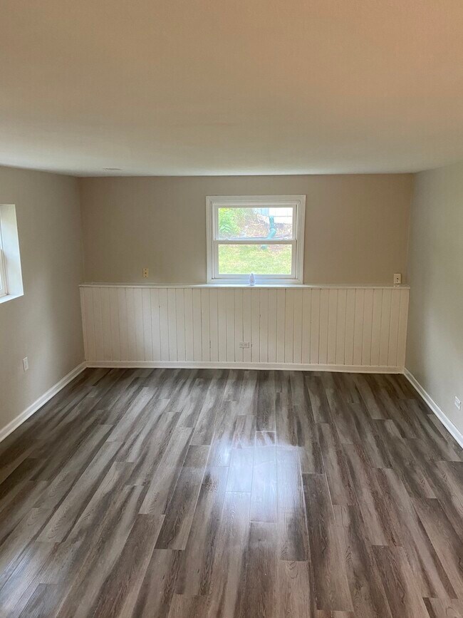 Building Photo - 502 Falmore Ln