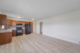 Building Photo - 5420 NE 22nd Terrace