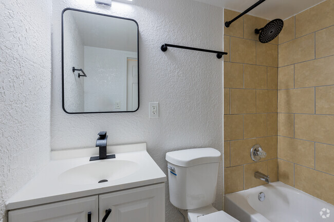 2BR, 1BA - 700SF - Bathroom - Marina Isle