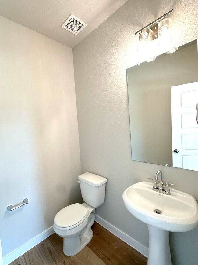 Building Photo - 21630 Wave Holw Dr