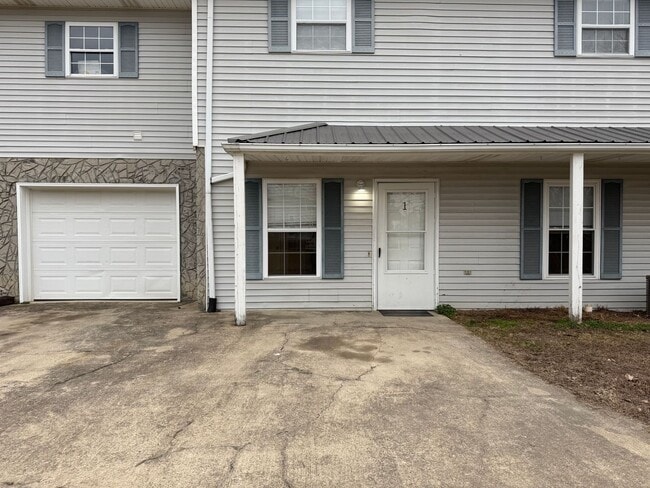 Building Photo - 270 Bailey St