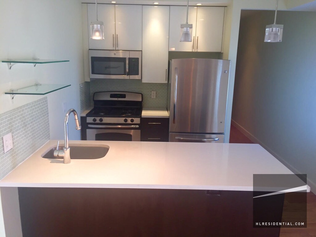 Foto principal - 2704 Hoyt Ave S