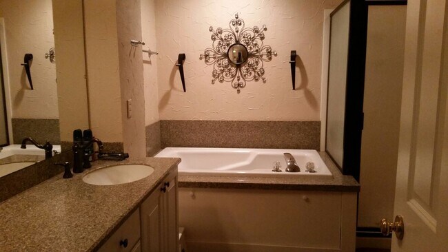 Foto del edificio - 3650 Lawndale Ln N