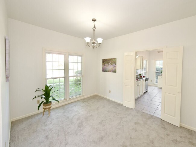 Foto del edificio - Beautifully Updated Three Bedroom Condo Ne...