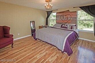 Building Photo - 215 Scrub Jay Dr