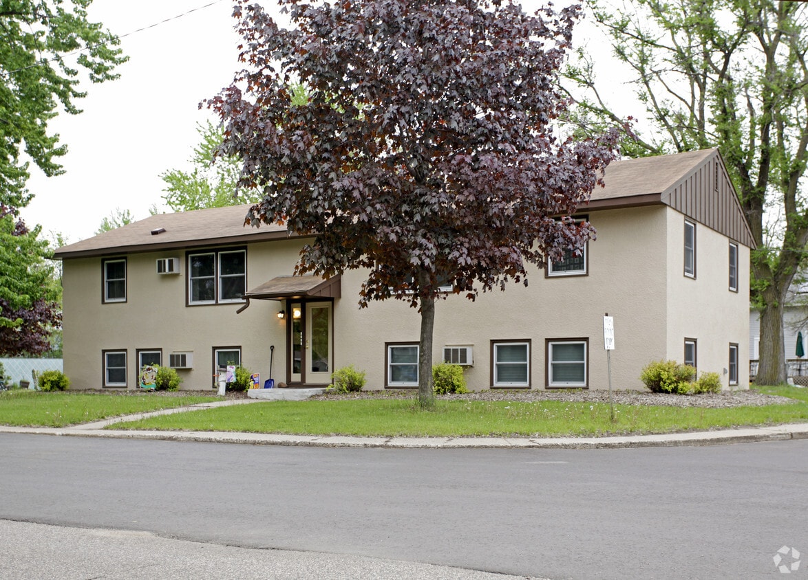 670 4th St, Newport, MN 55055 Apartments in Newport, MN