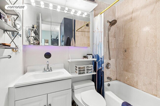 Foto del edificio - 350 W 50th St