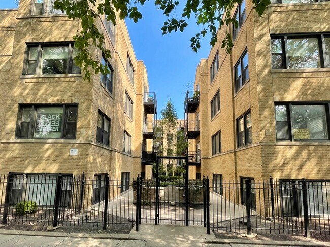Building Photo - 4607 N Kimball Ave