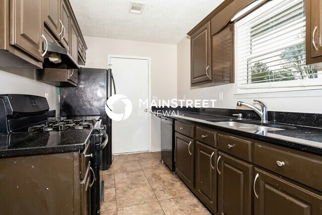 Building Photo - 3 Bedroom Pet-Friendly Home in Jonesboro, GA with Main Street Renewal