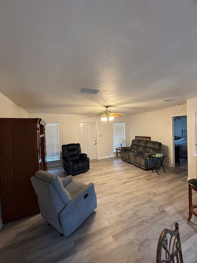 Building Photo - 3 Bed 2 Bath Home On Dauphin Island