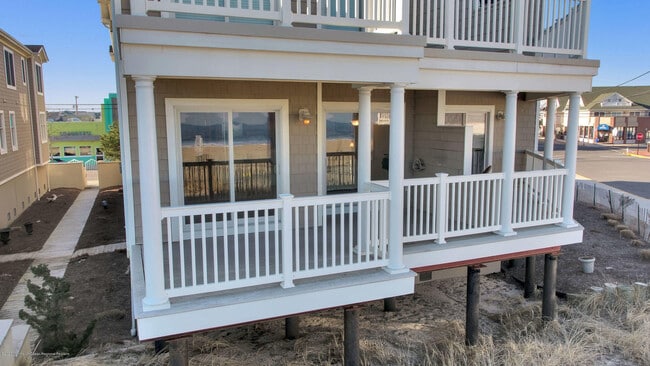 Building Photo - 209 Beach Front