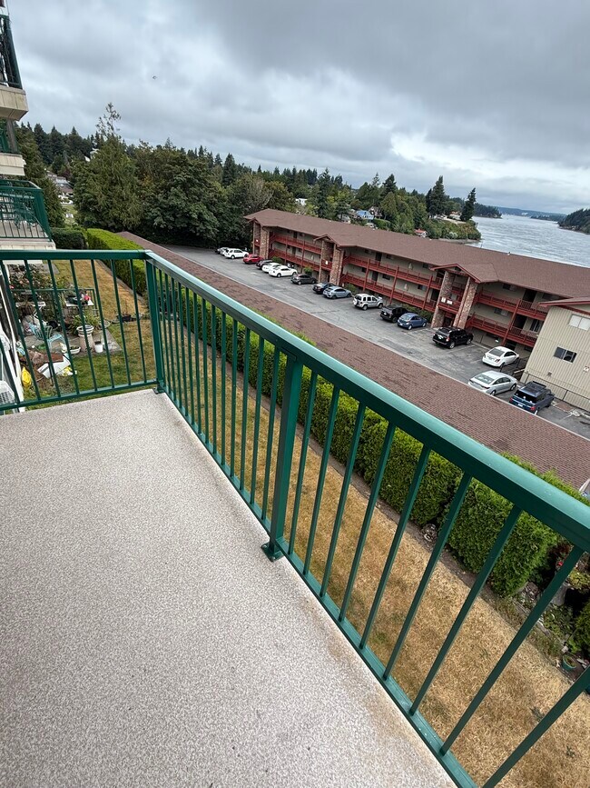 Balconey with view - 1602 Naval Ave