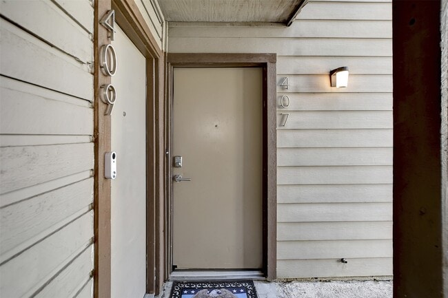 Building Photo - 12900 Walden Rd