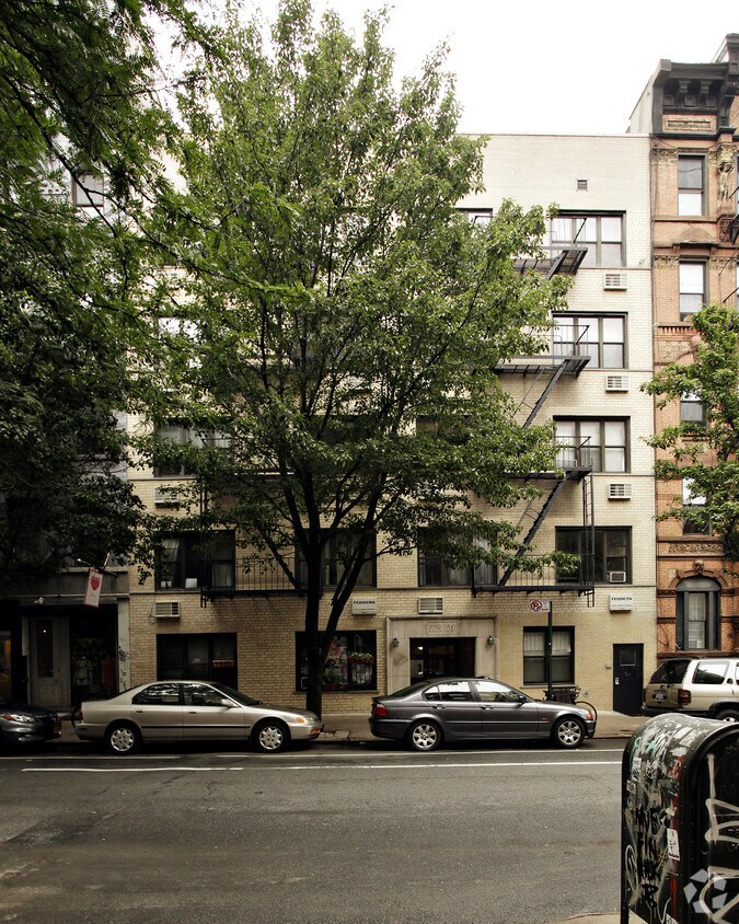 Foto del edificio - 225 E Tenth St