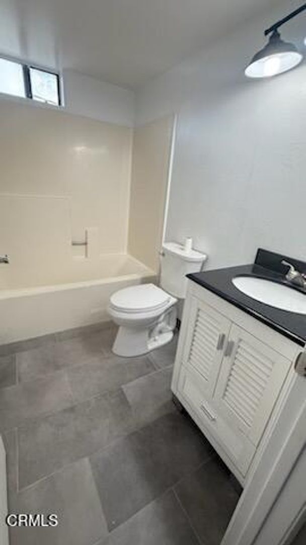 Foto del edificio - Updated 2-Bed, 2-Bath Condo in Downtown Ox...