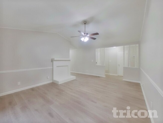 Building Photo - 6273 Branch Hill Cir