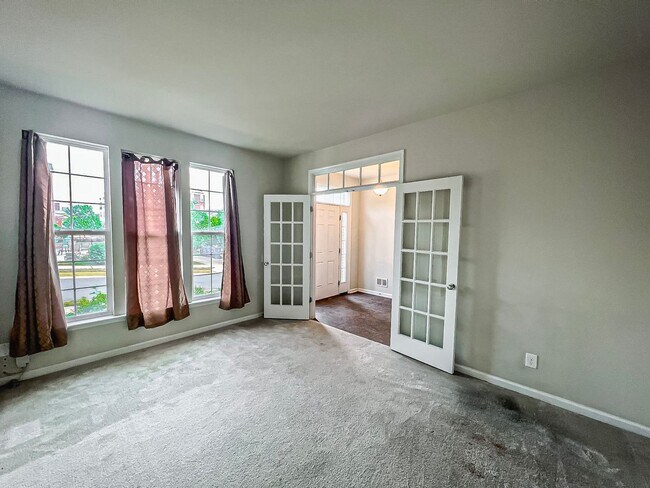 Foto del edificio - Beautiful and Spacious 3 Bed 2/2 Bath Bric...