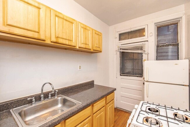 Building Photo - 1333 W Touhy Ave