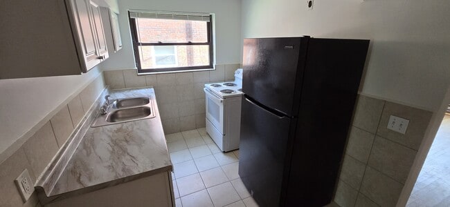 Building Photo - 7115 Eastlawn Dr