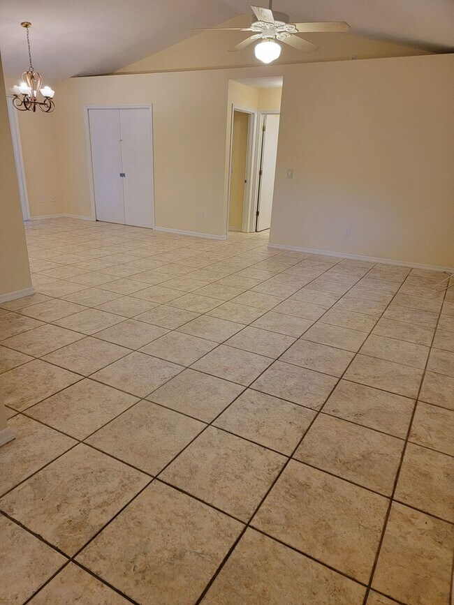 Building Photo - Magnificent 3/2/2 Pool Home in Citrus Hill...