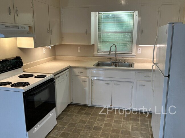 Foto del edificio - 4810 Lumary Cir