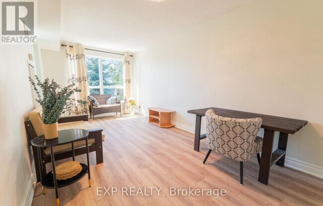 Photo du bâtiment - 60 Fairfax Crescent