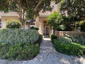 Building Photo - 7105 Calabria Ct