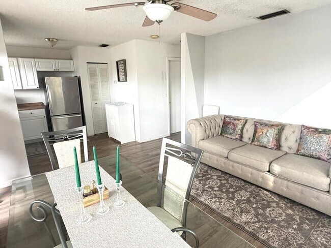 Foto del edificio - 406 Lakeside Dr