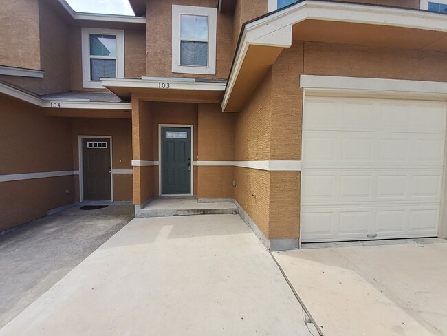 Foto del edificio - 7010 Micayla Cove #103, San Antonio, TX. 7...