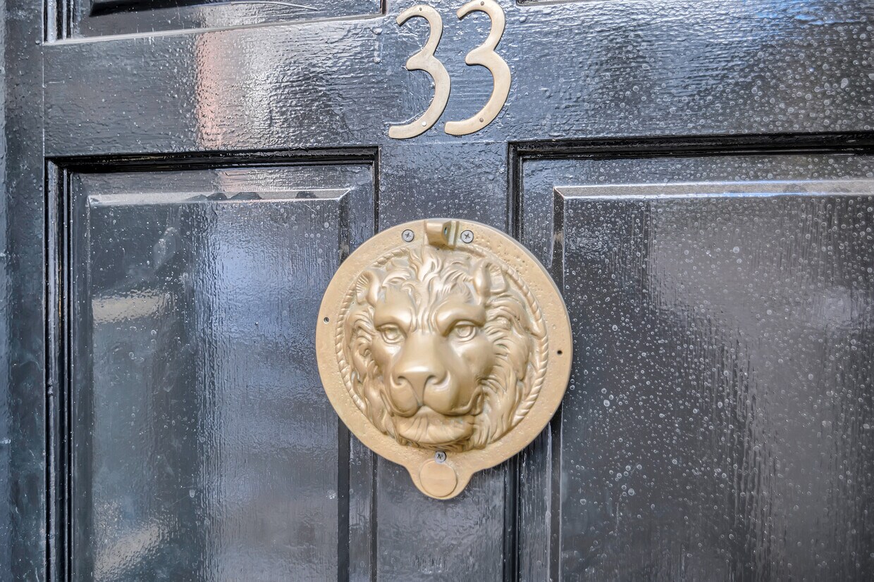 Entrada por la puerta principal - 33 E Division St