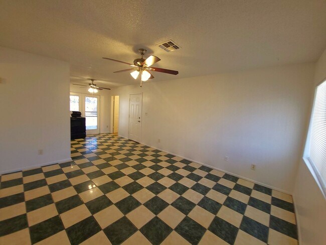 Foto del edificio - AFFORDABLE HOME WEST SIDE HOME!