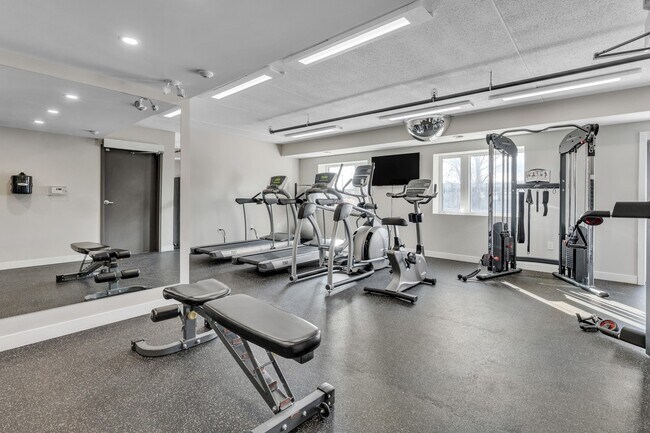 Photo du bâtiment - Ridgeway Suites Apartments