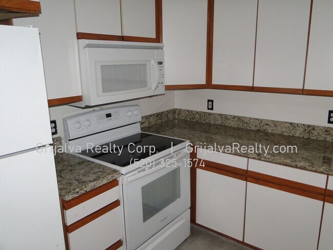 Building Photo - 1415 E Lester St