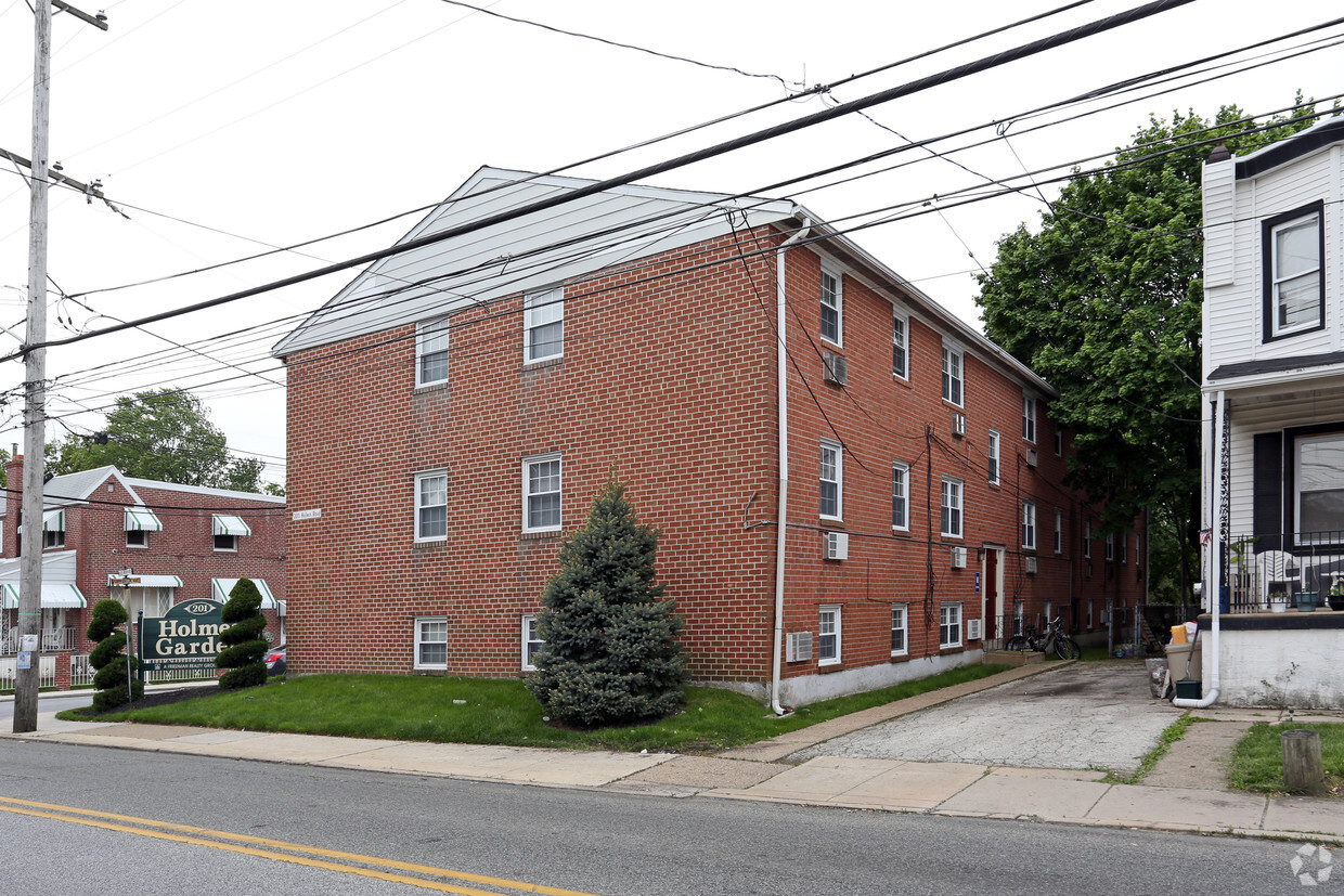 Primary Photo - Holmes Garden Apartments