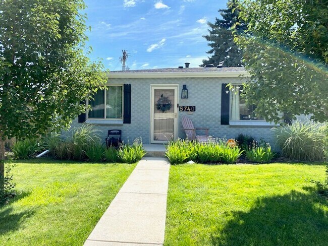 Foto del edificio - FREE AUGUST RENT!! - Sweet Bungalow in Par...