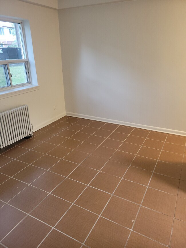 Photo du bâtiment - 2-Bedroom apartment for rent by the lake