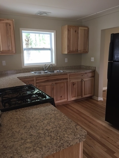 Foto del edificio - 3 bdrm/1 bath cottage-style home