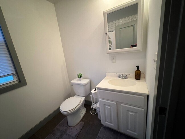 Foto del edificio - 157 Bidwell Ave