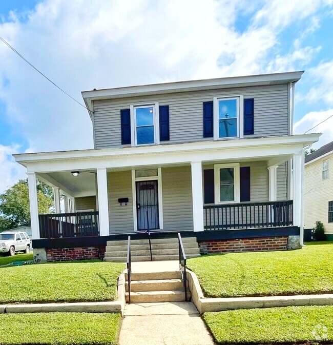 Building Photo - 307 Elm St