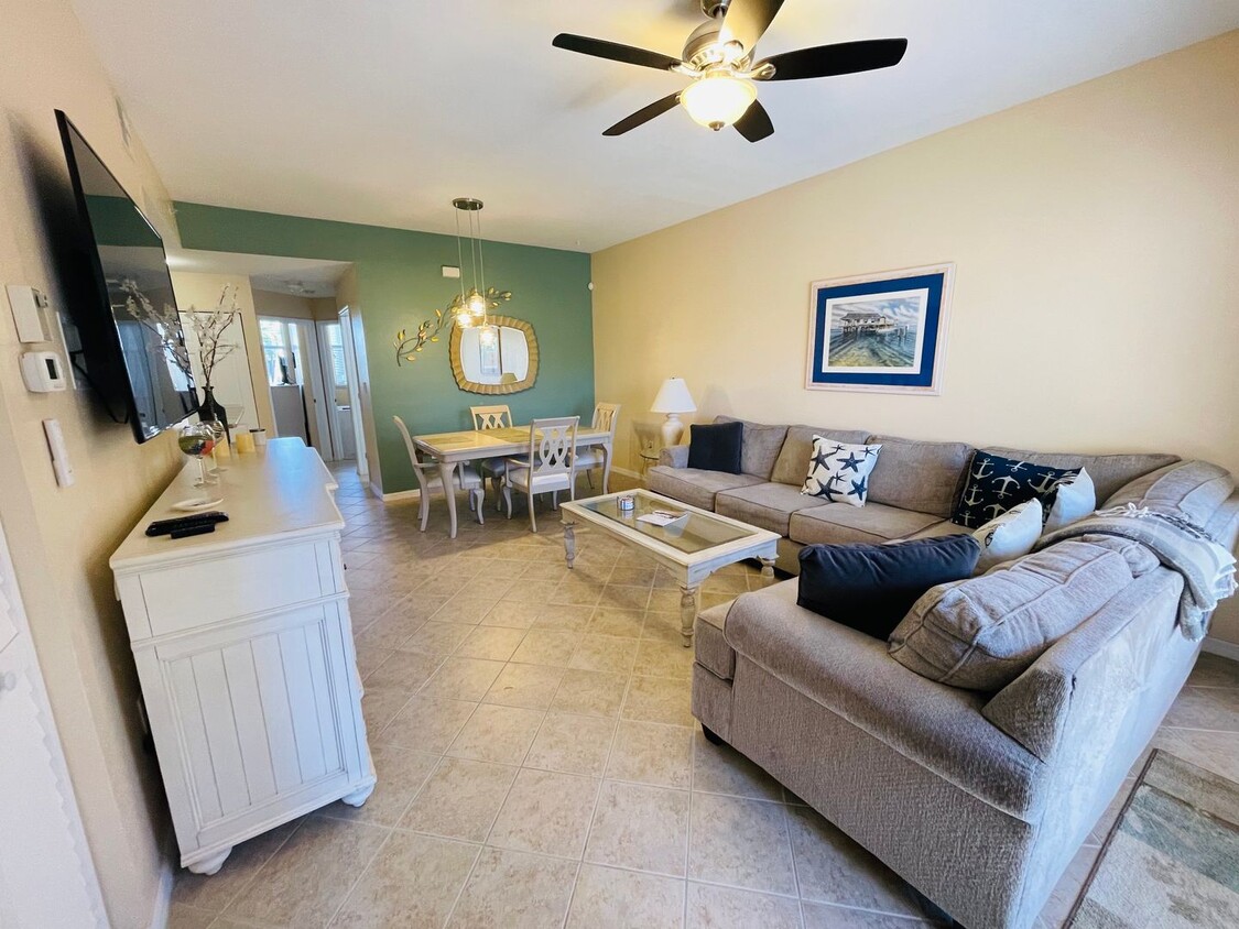 Foto principal - Spacious 3-Bed, 2-Bath Condo in Bellamar a...