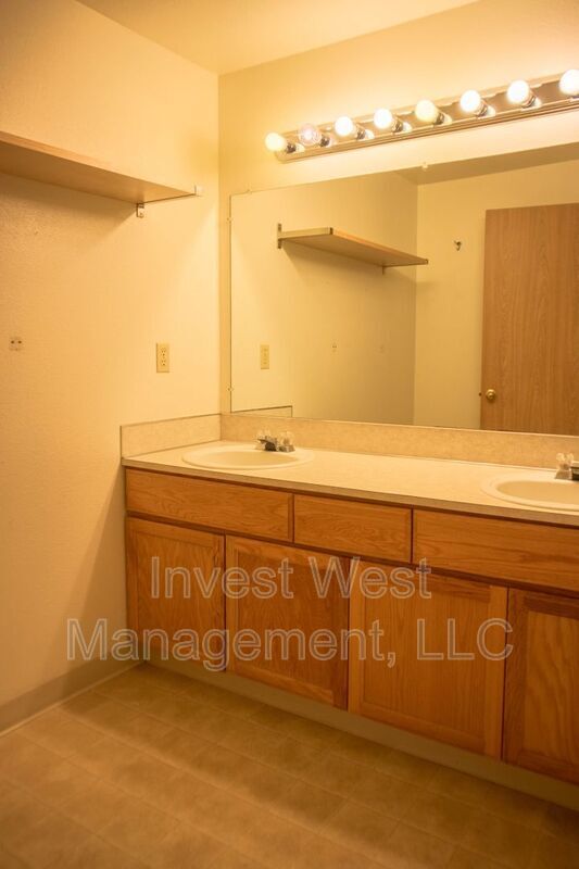 Building Photo - 810 SE 153rd Ave