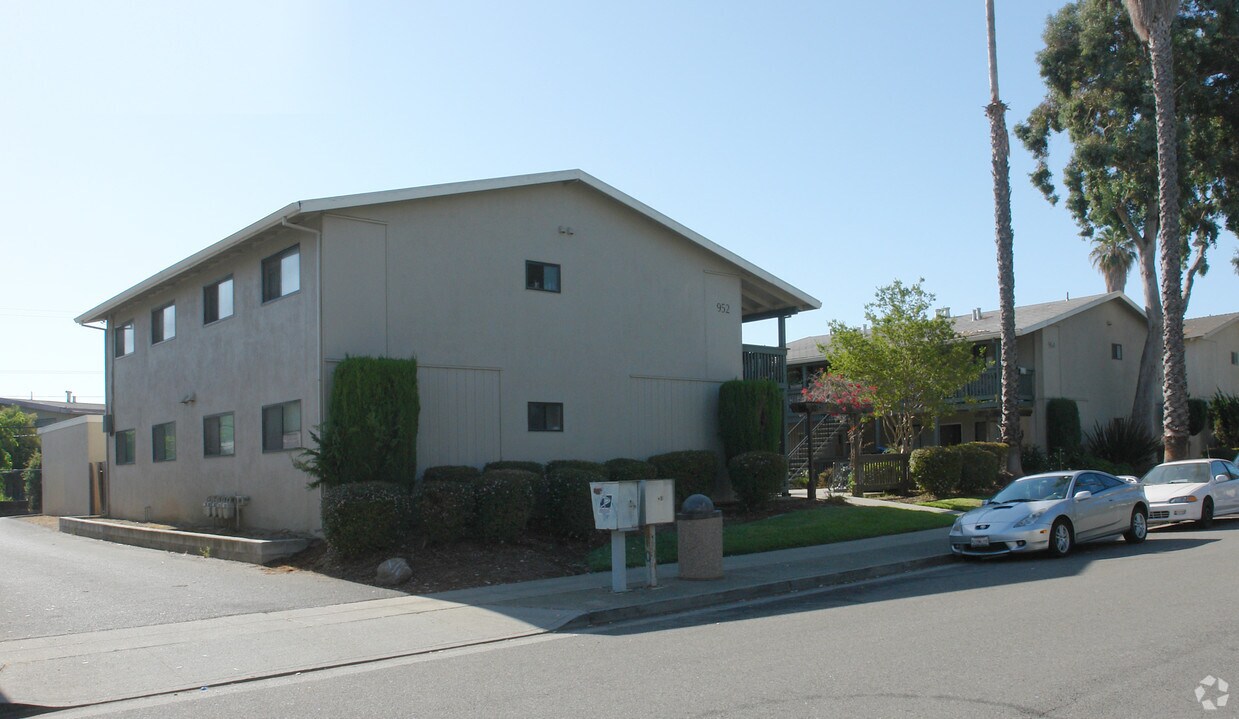 Foto del edificio - 952-964 Sharmon Palms Ln