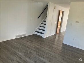 Building Photo - 220 E Linden Ave
