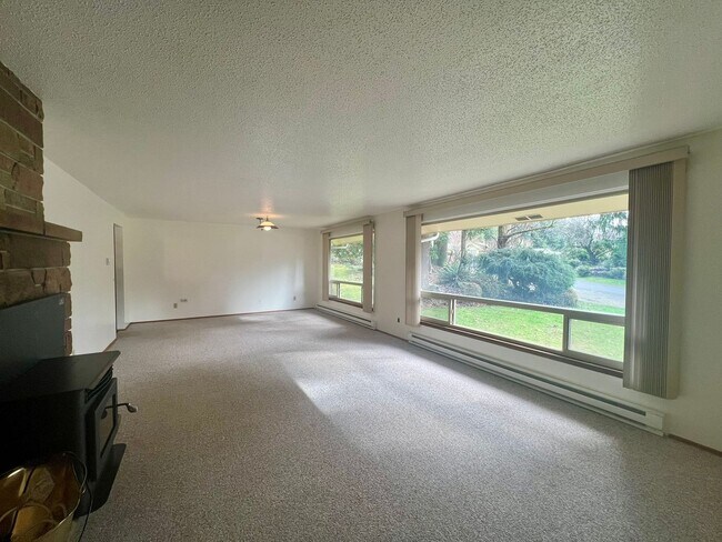 Foto del edificio - West Olympia Tri-Level Home